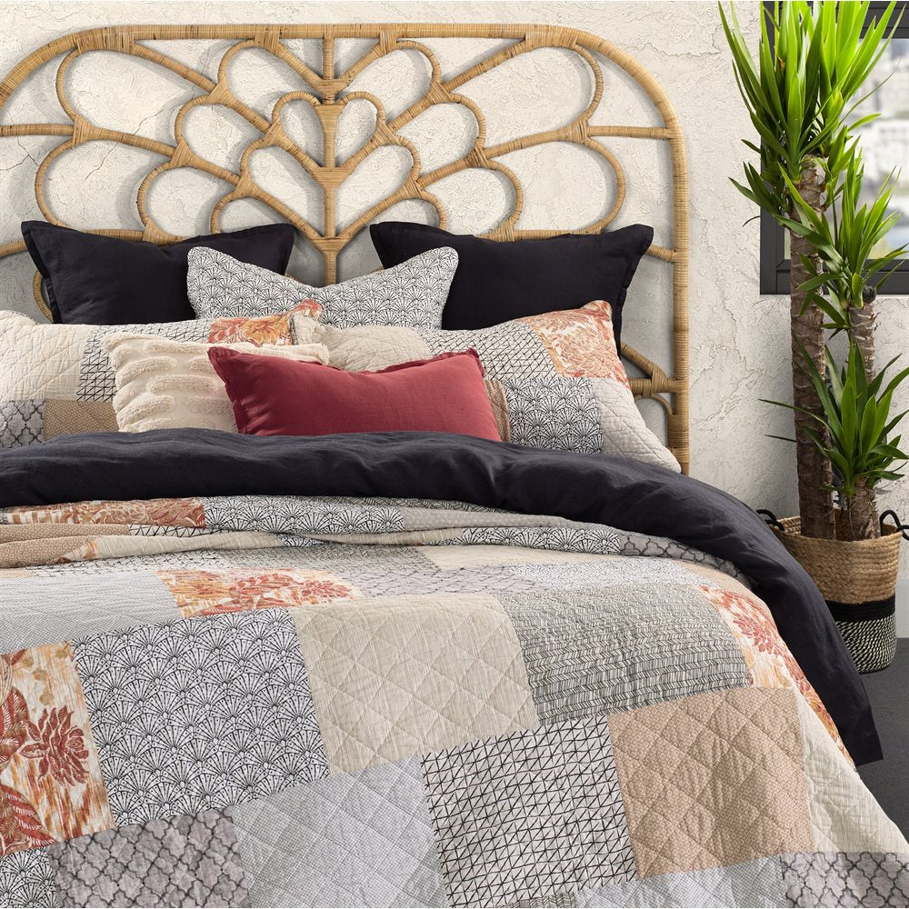 1023186 MOCHA QUEEN QUILT - Kate & Co. Home